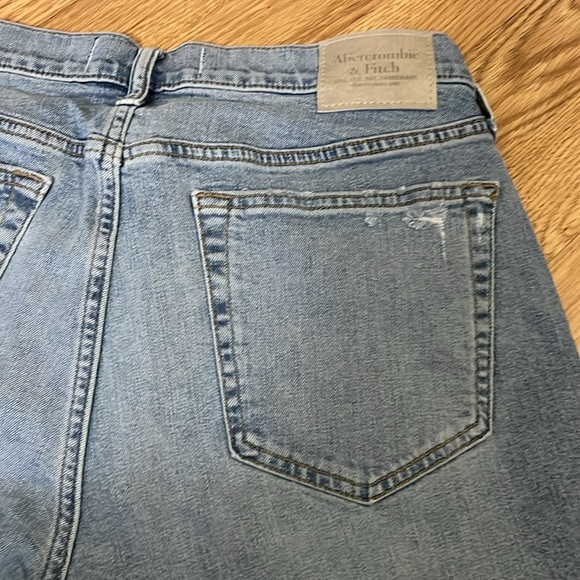 Abercrombie Athletic Skinny Stretch Jeans size 33/32 distressed with holes - Picture 6 of 11